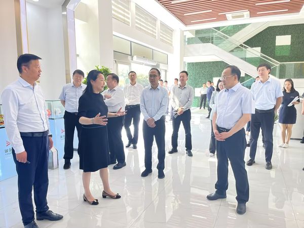 新鄉(xiāng)市主要領(lǐng)導持續(xù)關(guān)心幫助銀金達培育壯大新質(zhì)生產(chǎn)力